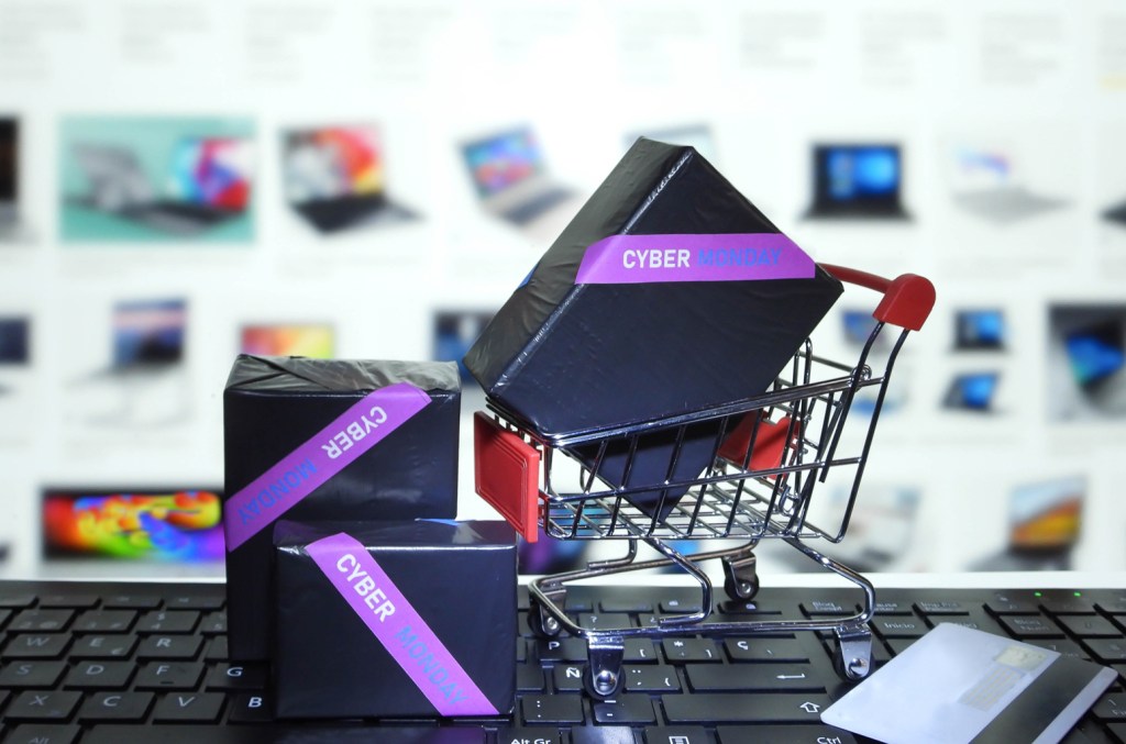 12-best-cyber-monday-deals-under-$20:-beauty,-tech,-fashion-& more