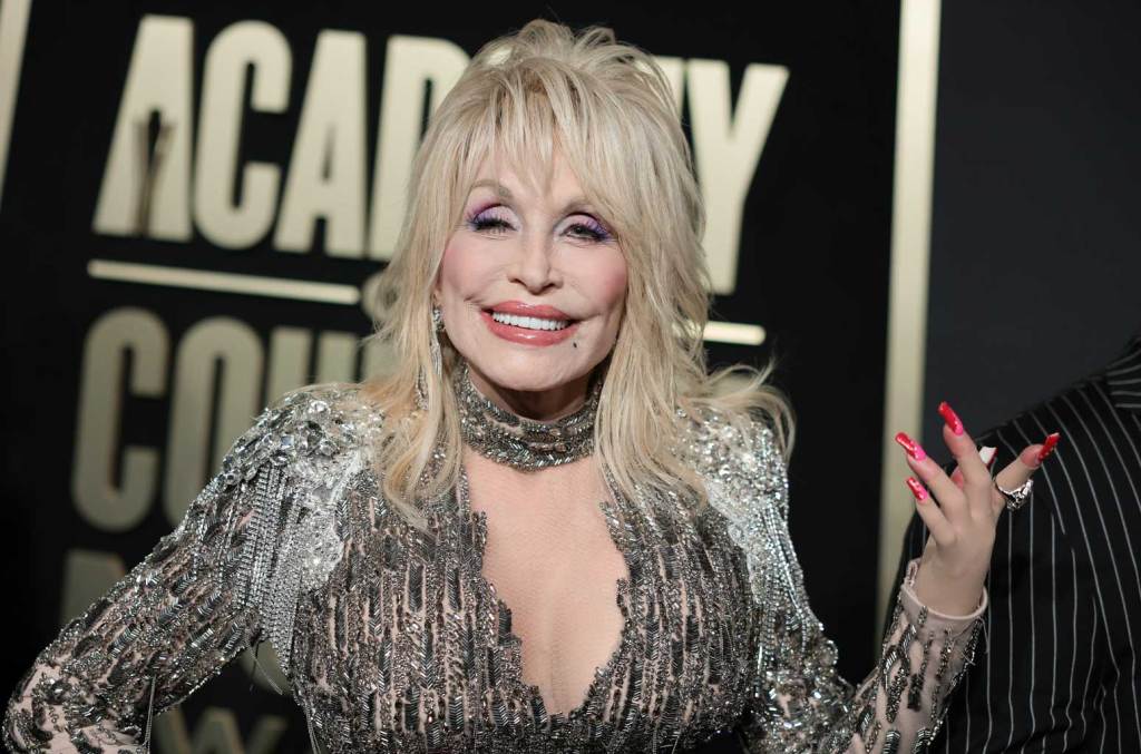 dolly-parton-explains-why-she-sends-faxes-instead-of-texts:-‘i-don’t-want-to-have-to answer’