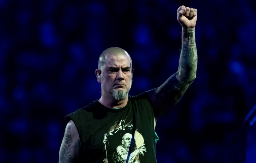 phil-anselmo-says-vinnie-paul-and-dimebag-darrell-“would-want-the-pantera-brand-to-go-on”