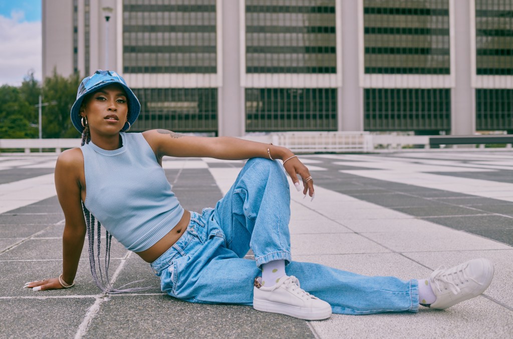 3-last-minute-cyber-monday-deals-on-jeans-for-women-that-are-trendy-& affordable
