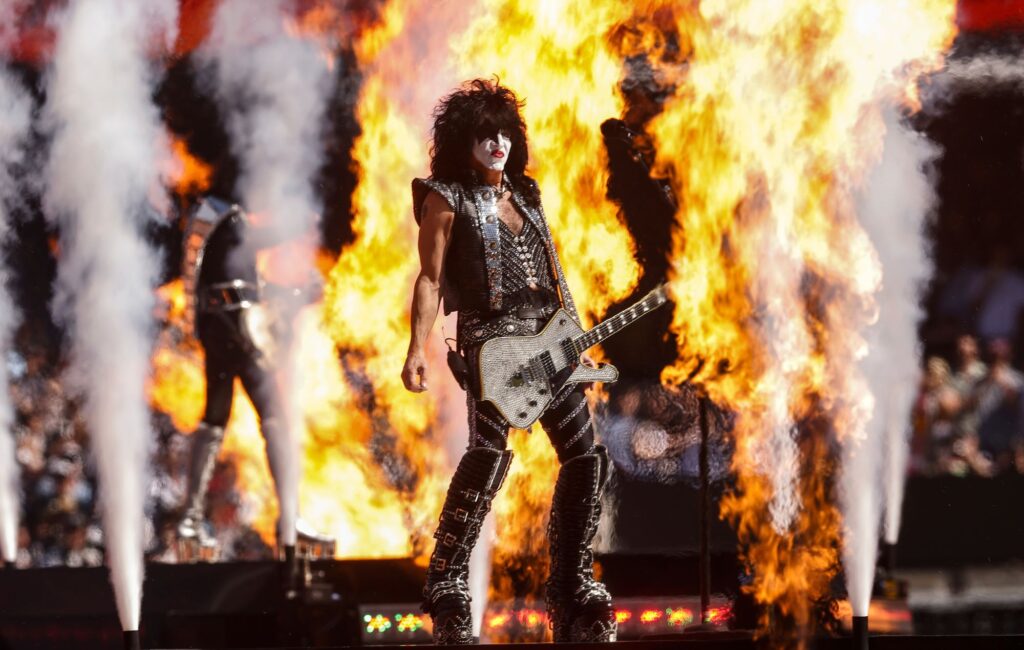 kiss’s-paul-stanley-“was-wondering-if-it-was-his-time”-when-suffering-with-recent-illness