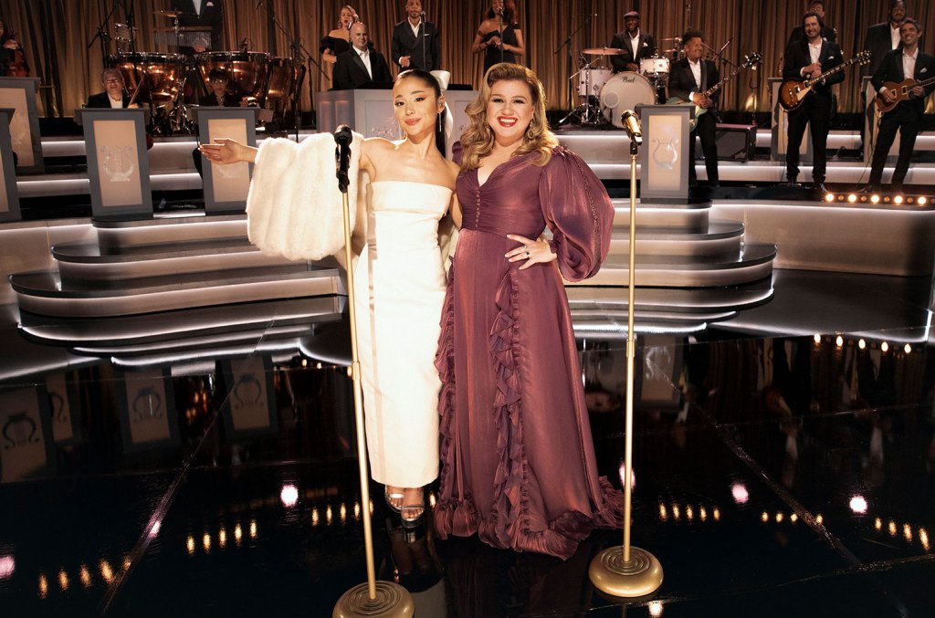 are-holiday-hits-by-kelly-clarkson,-ariana-grande-&-justin-bieber-poised-to-be-the-new-christmas classics?