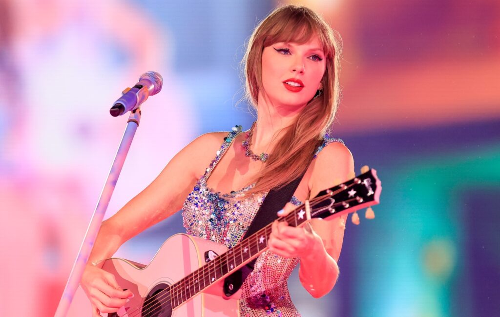 taylor-swift-thanks-fans-and-crew-after-wrapping-up-final-‘eras’-show-of-2023