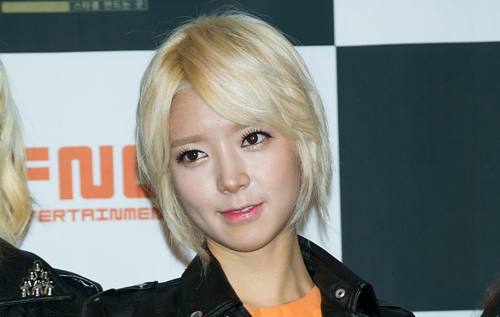 ex-aoa’s-choa-says-some-k-pop-idols-“rely-on-medications”-to-survive