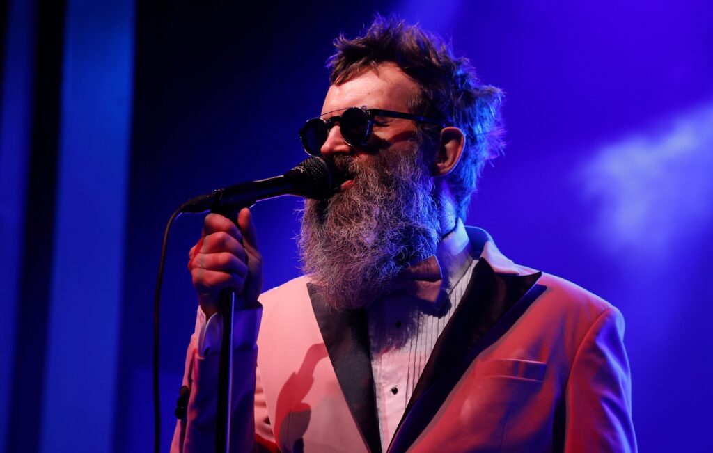 listen-to-eels’-festive-new-christmas-song,-‘christmas,-why-you-gotta-do-me-like-this’