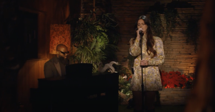 watch:-lana-del-ray,-john-legend,-alanis-morissette-and-more-bring-holiday-cheer-to-graceland