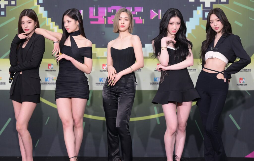 itzy-announce-second-studio-album-‘born-to-be’,-tease-world-tour