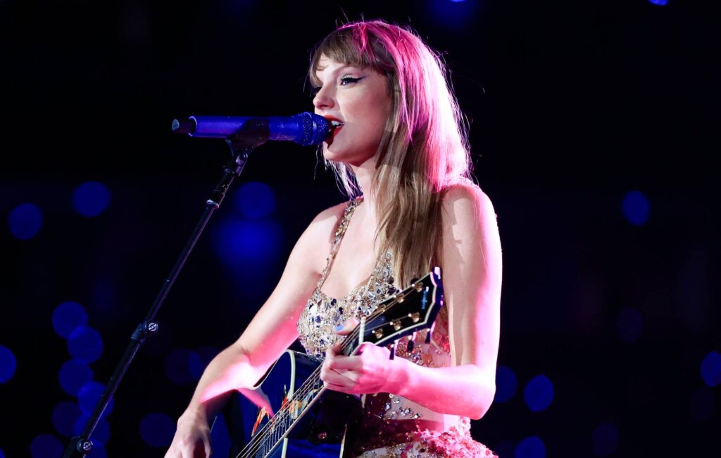 taylor-swift-fans-petition-for-free-water-at-all-gigs-after-fan-dies-in-rio