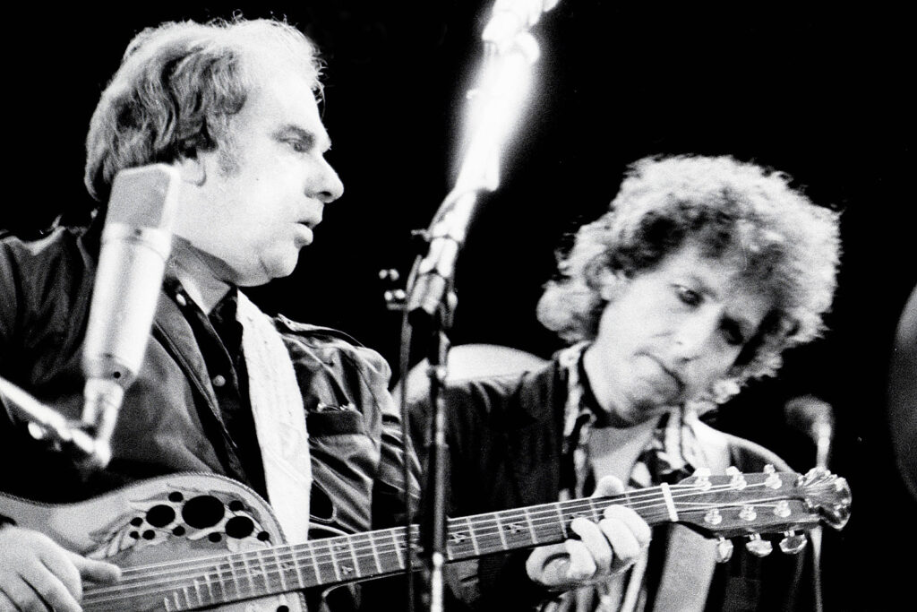 van-morrison:-bob-dylan-and-i-are-‘worlds-apart’