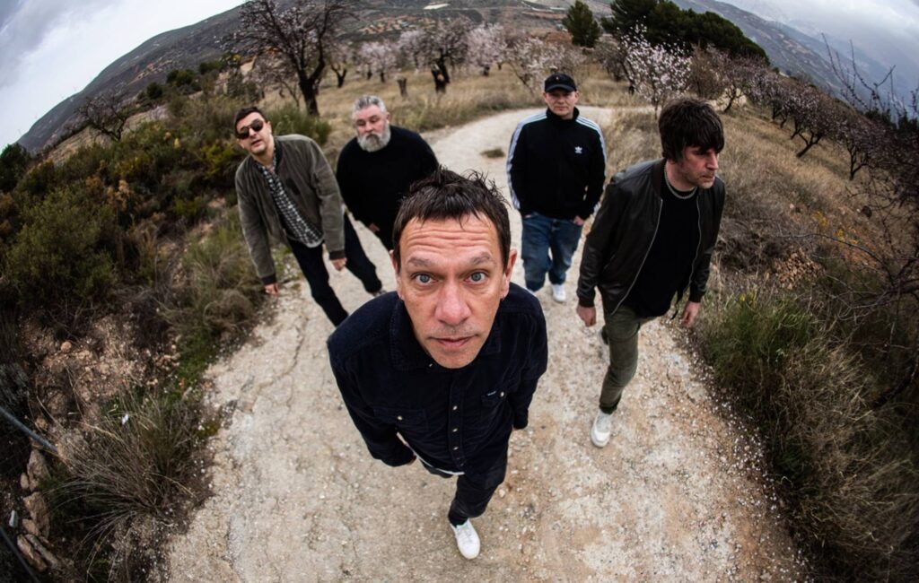 shed-seven-share-folksy-new-song-‘talk-of-the-town’