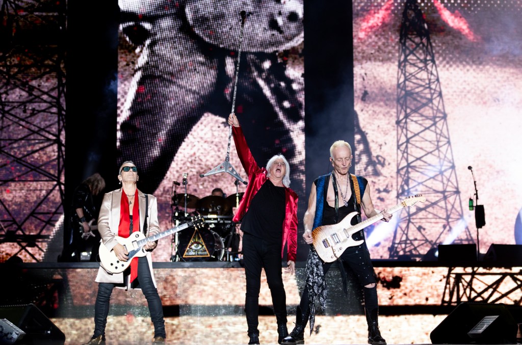 def-leppard-&-journey-are-teaming-up:-how-to-get-tickets-to-the-stadium tour