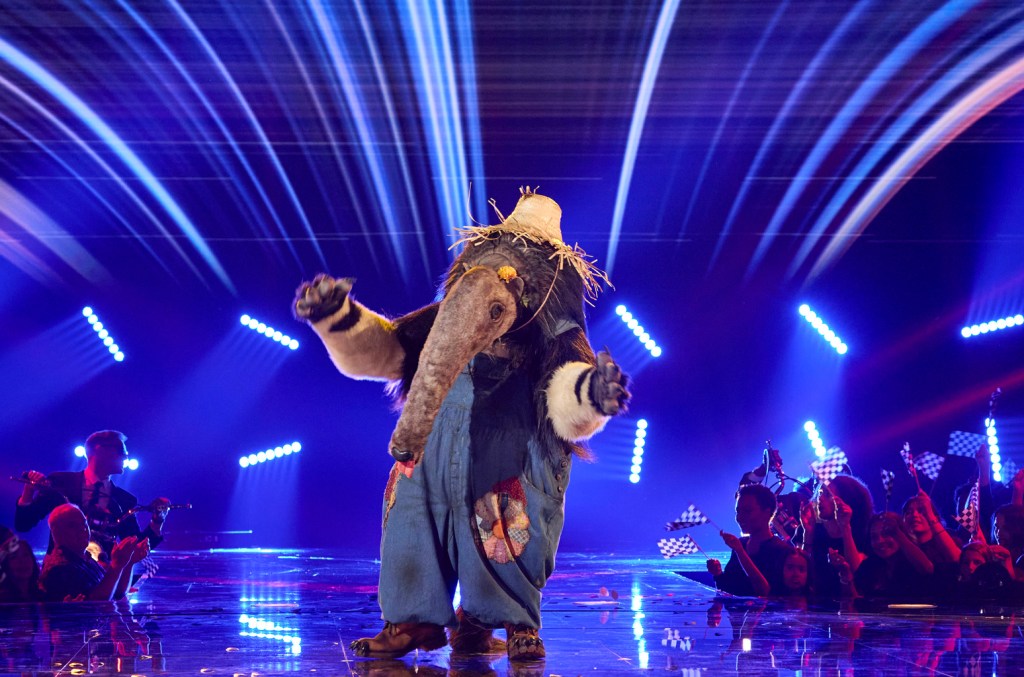 robin-thicke-&-jenny-mccarthy-think-‘the-masked-singer’-anteater-is-a-rock legend