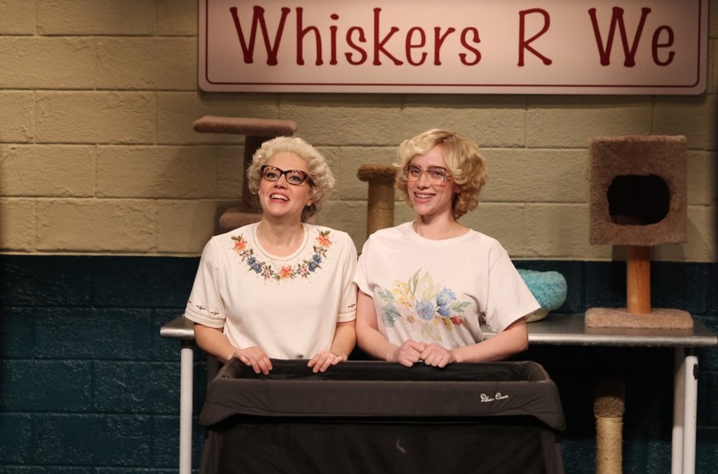 billie-eilish-&-kate-mckinnon-team-up-for-hilarious-cat-adoption-sketch-on-‘snl’:-watch