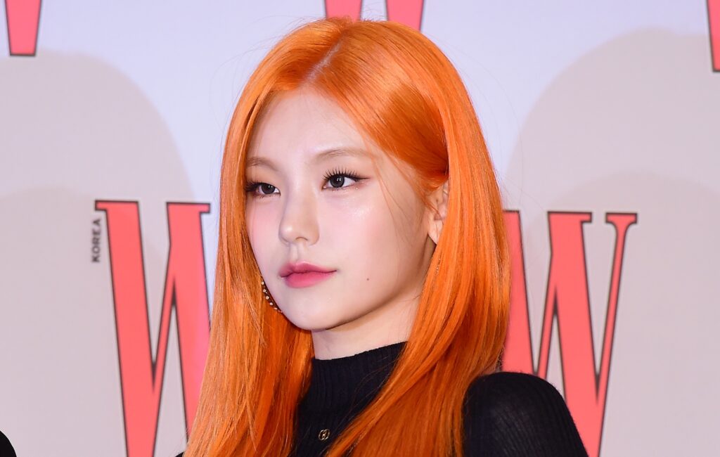 itzy’s-yeji-oozes-confidence-in-music-video-for-solo-song,-‘crown-on-my-head’