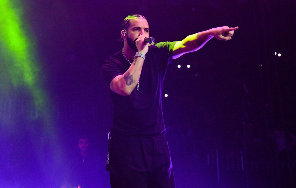 drake-teases-that-he’ll-“definitely”-tour-europe-in-2024