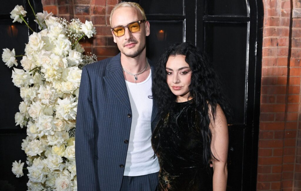 charli-xcx-has-been-working-on-new-music-with-fiance,-the-1975’s-george-daniel