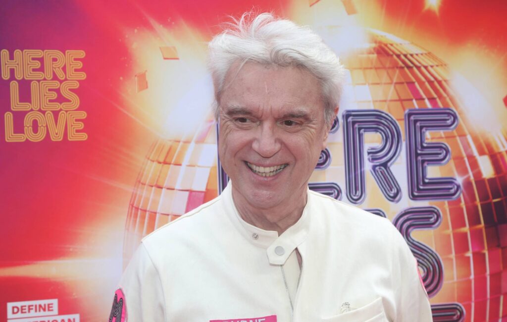 listen-to-david-byrne’s-christmas-playlist-featuring-the-pogues,-phoebe-bridgers,-prince-and-more