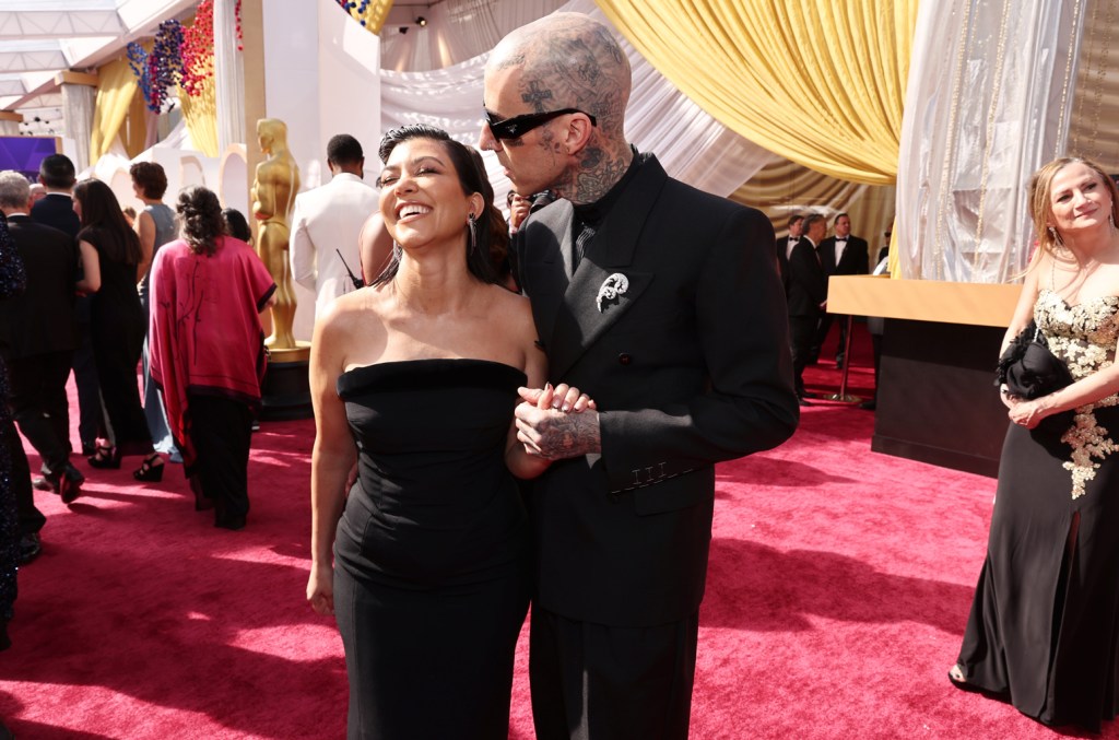 travis-barker-&-kourtney-kardashian-share-first-photos-of-baby rocky