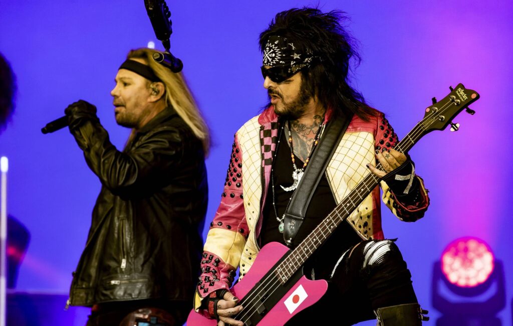 motley-crue-cancel-new-year’s-eve-arena-show