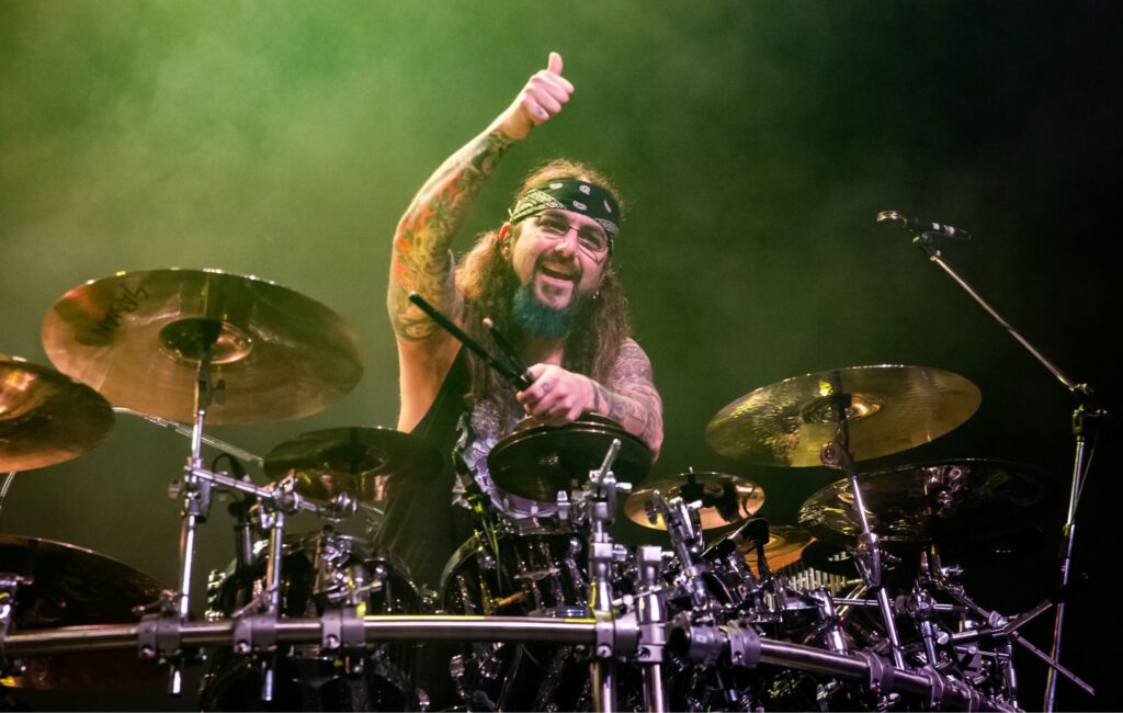watch-dream-theater’s-mike-portnoy-play-‘pull-me-under’-for-the-first-time-in-13-years