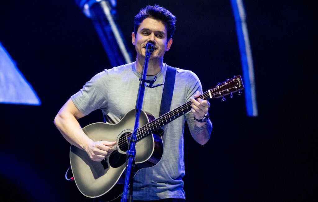 john-mayer-goes-viral-for-new-year’s-eve-interview-live-from-a-cat-bar-in-japan