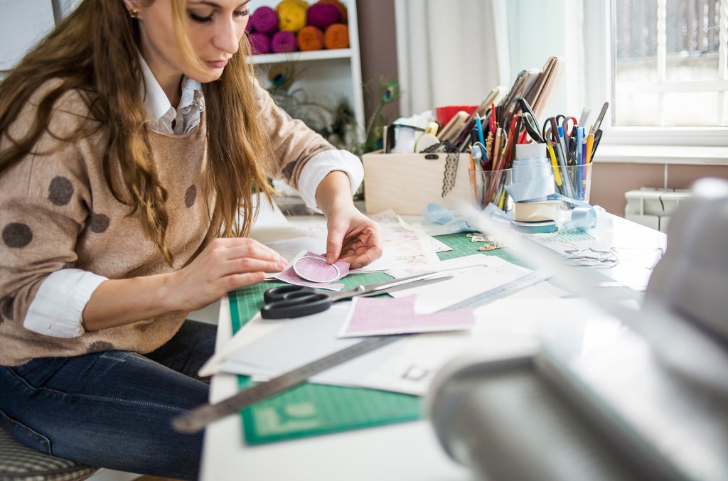 how-to-make-a-vision-board:-pictures,-supplies-&-more-to-help-manifest-your goals