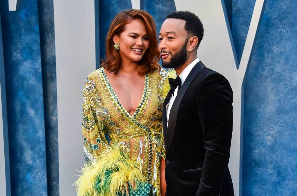 chrissy-teigen-gives-john-legend-a-lap-dance-for-his birthday