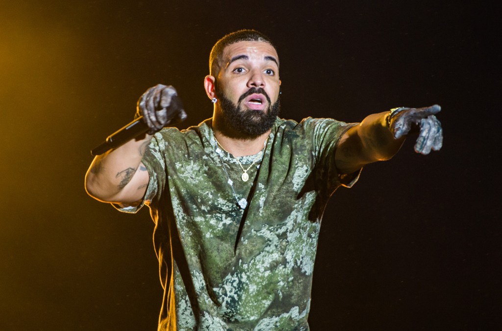 drake-posts-pic-of-his-dad’s-first-visit-to-toronto-in-15-years:-‘they-let-the-og-back-into canada’