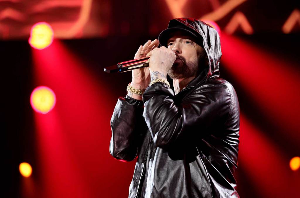 eminem-reports-to-detroit-lions-duty:-‘just-give-me-a uniform’