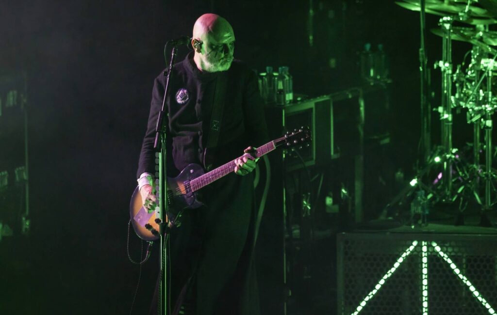 the-smashing-pumpkins-say-they-received-10,000-applications-for-open-guitarist-position