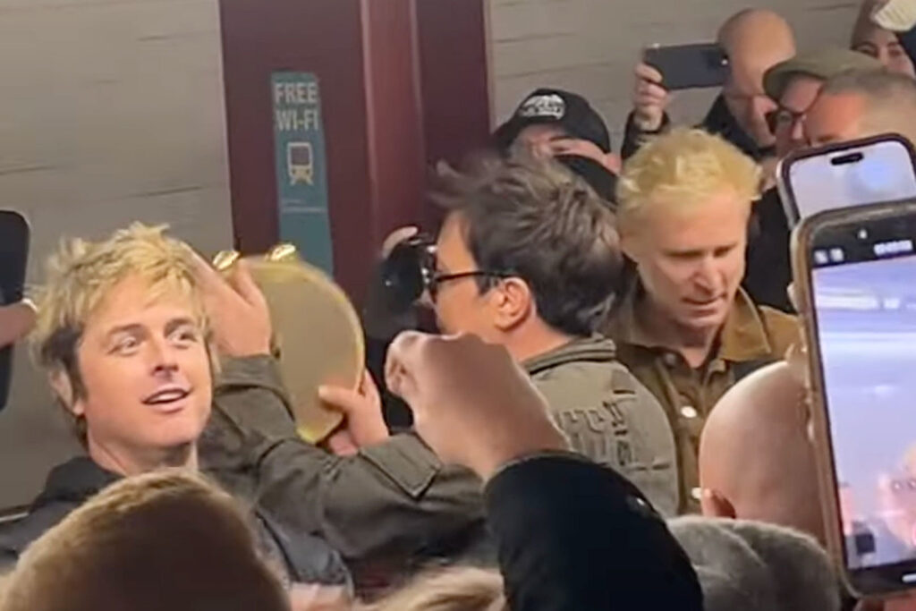 green-day-start-six-song-subway-station-set-in-disguise