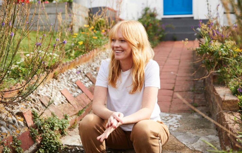 lucy-rose-announces-new-album-‘this-ain’t-the-way-you-go-out’,-shares-single-‘the-racket’