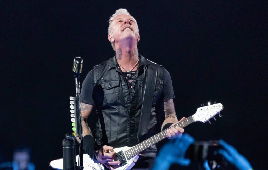 metallica-mock-‘st.-anger’-on-fenderplay:-“the-snare-drums-will-have-to-wait”