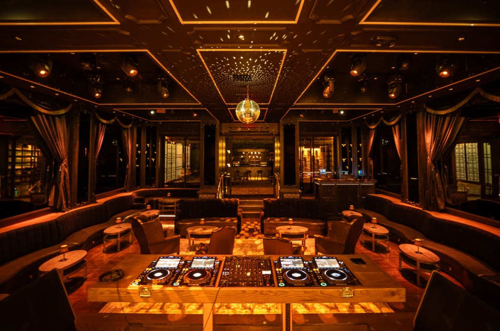 see-an-exclusive-first-look-inside-hollywood’s-newest-club,-the spotlight
