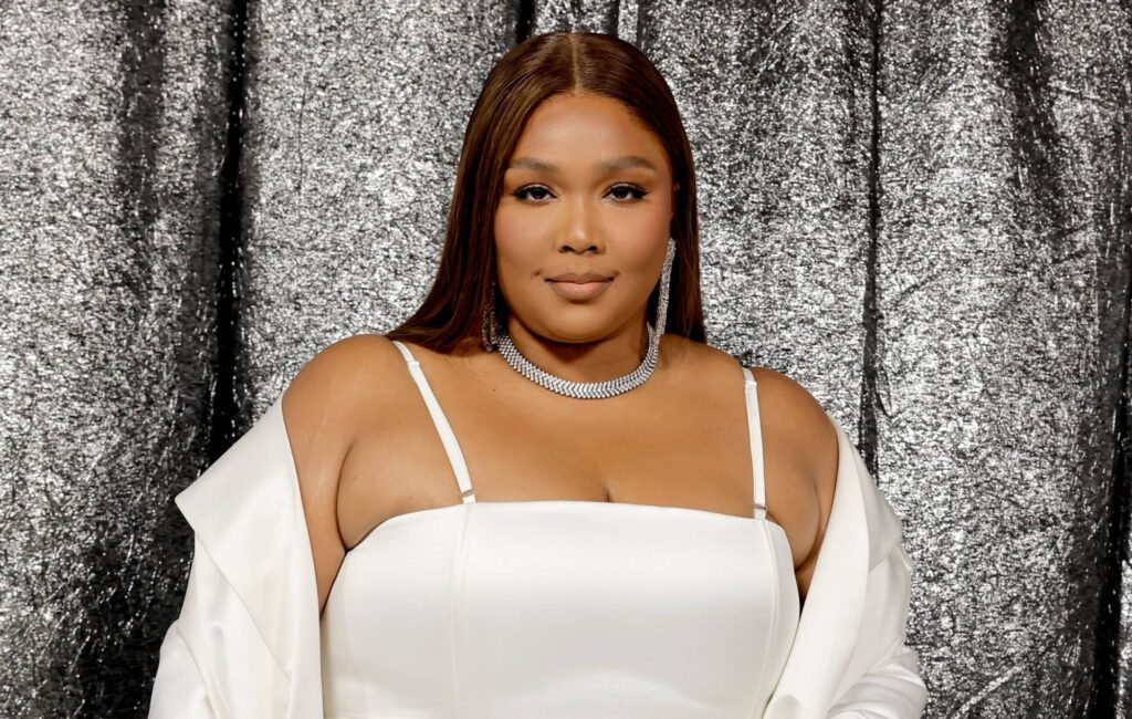 lizzo-teases-new-music:-“the-magic-is-back”