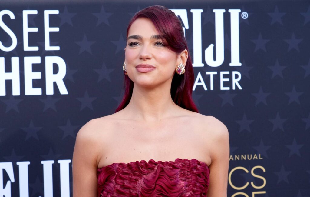 dua-lipa-thinks-people-don’t-want-pop-stars-to-be-“political”-or-“smart”