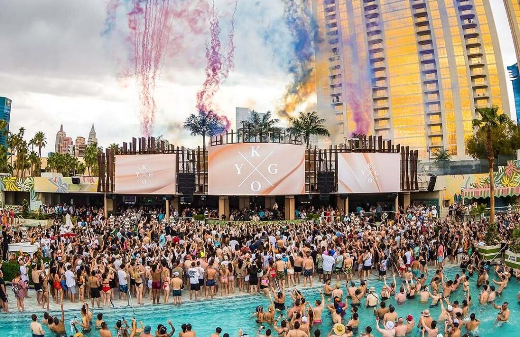 palm-tree-beach-club-opens-in-grand-fashion-with-high-energy-set-from-kygo