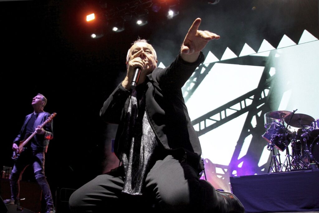 simple-minds-kick-off-north-american-tour:-set-list