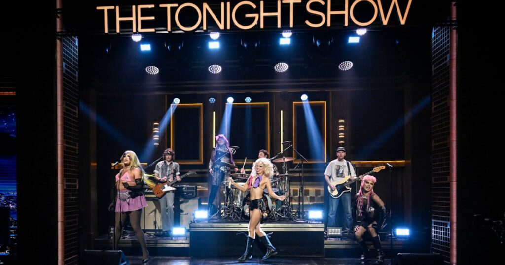 watch-amyl-&-the-sniffers-rock-‘tiny-bikini’-on-‘the-tonight-show’