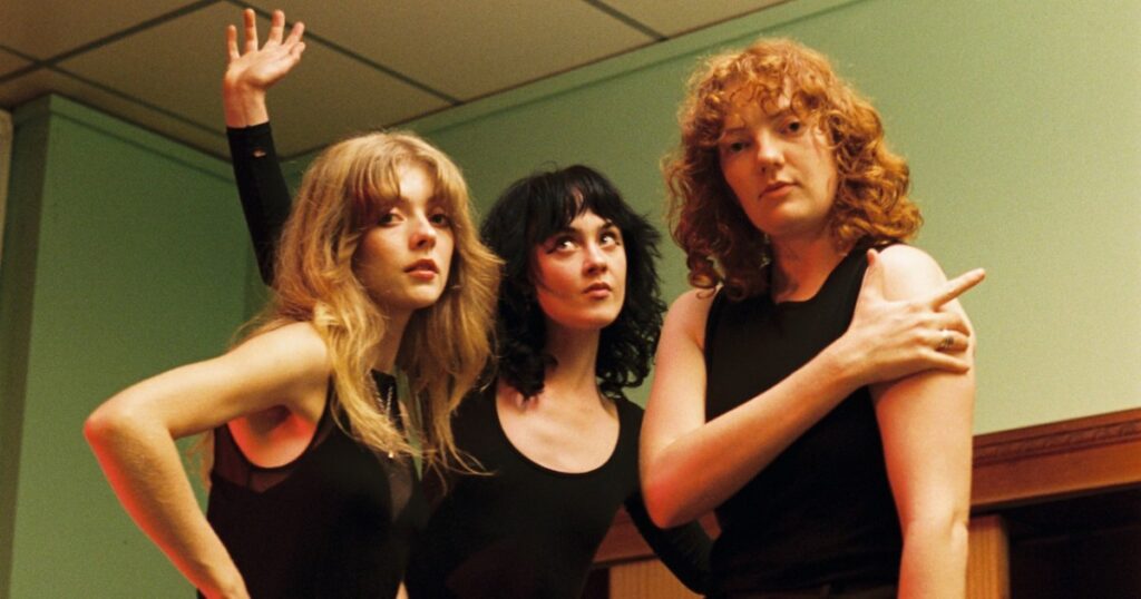 folk-bitch-trio-announce-debut-album-‘now-would-be-a-good-time’