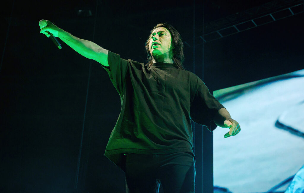 ronnie-radke-claims-tommy-lee’s-estranged-wife-is-threatening-him-over-“catfish”-affair