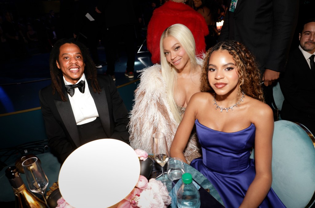 blue-ivy’s-earring-got-stuck-in-beyonce’s-hair-on-stage,-unbeknownst-to mom