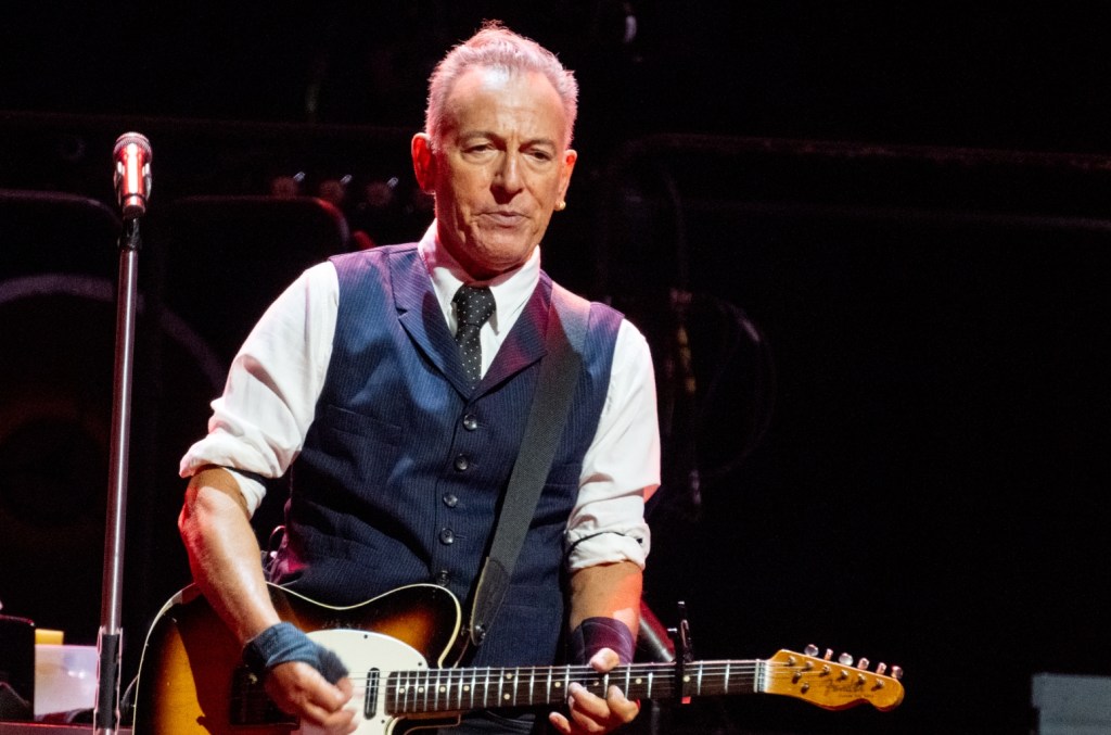 bruce-springsteen-calls-out-‘unfit-president’-trump-again,-says-elected-reps-‘utterly-failed-to-protect-the-american people’