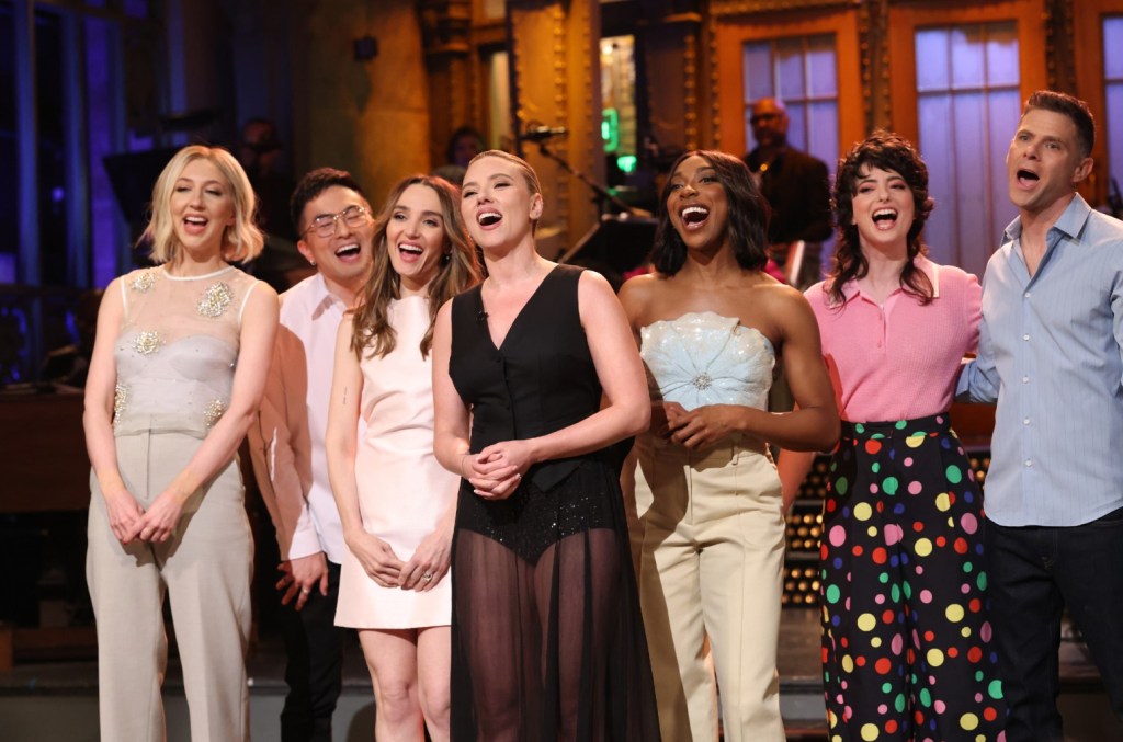 scarlett-johansson-opens-‘snl’-season-50-finale-with-billy-joel-inspired-musical-monologue: watch