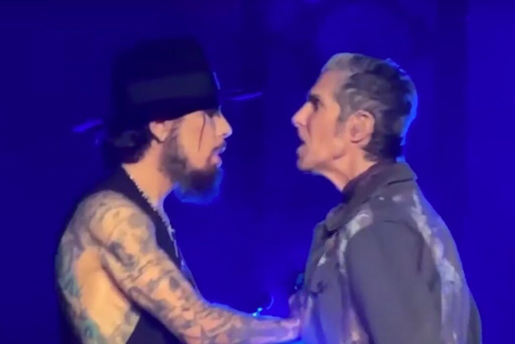 dave-navarro-–-‘no-chance’-jane’s-addiction-play-together-again