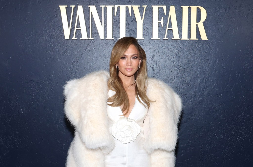jennifer-lopez-sued-for-posting-paparazzi-pictures-of-herself-from-golden-globes event
