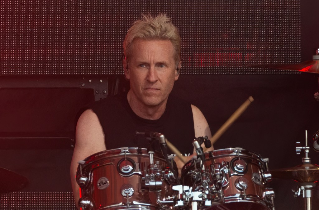 josh-freese-shares-‘top-10-possible-reasons’-he-got-‘booted’-from-the-foo fighters