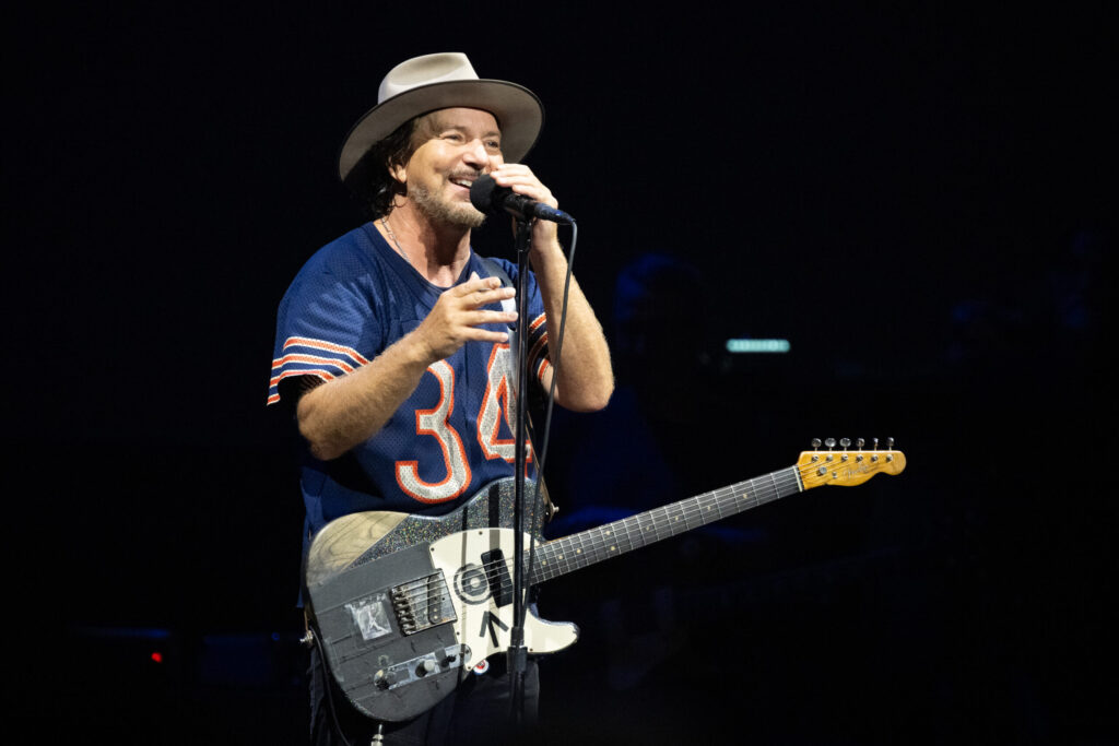 pearl-jam-bash-trump,-salute-chris-cornell-at-tour-finale
