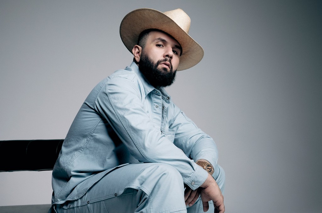 carin-leon-nabs-fourth-no.-1-on-latin-airplay-chart-with-‘ahi-estabas tu’
