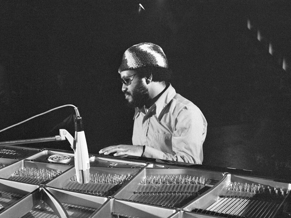 lonnie-liston-smith-and-the-cosmic-echoes-–-expansion